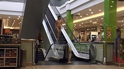 Desnudo bajando las escaleras